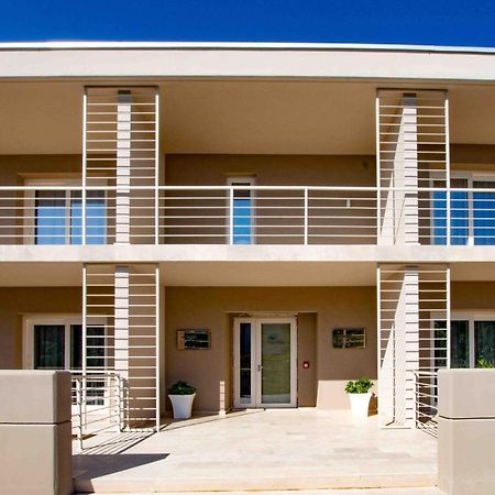 Hotel Boutique Carolina マリーナ・ディ・カスタニェート・カルドゥッチ エクステリア 写真