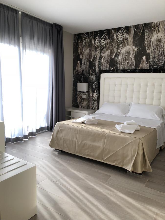 Hotel Boutique Carolina マリーナ・ディ・カスタニェート・カルドゥッチ エクステリア 写真