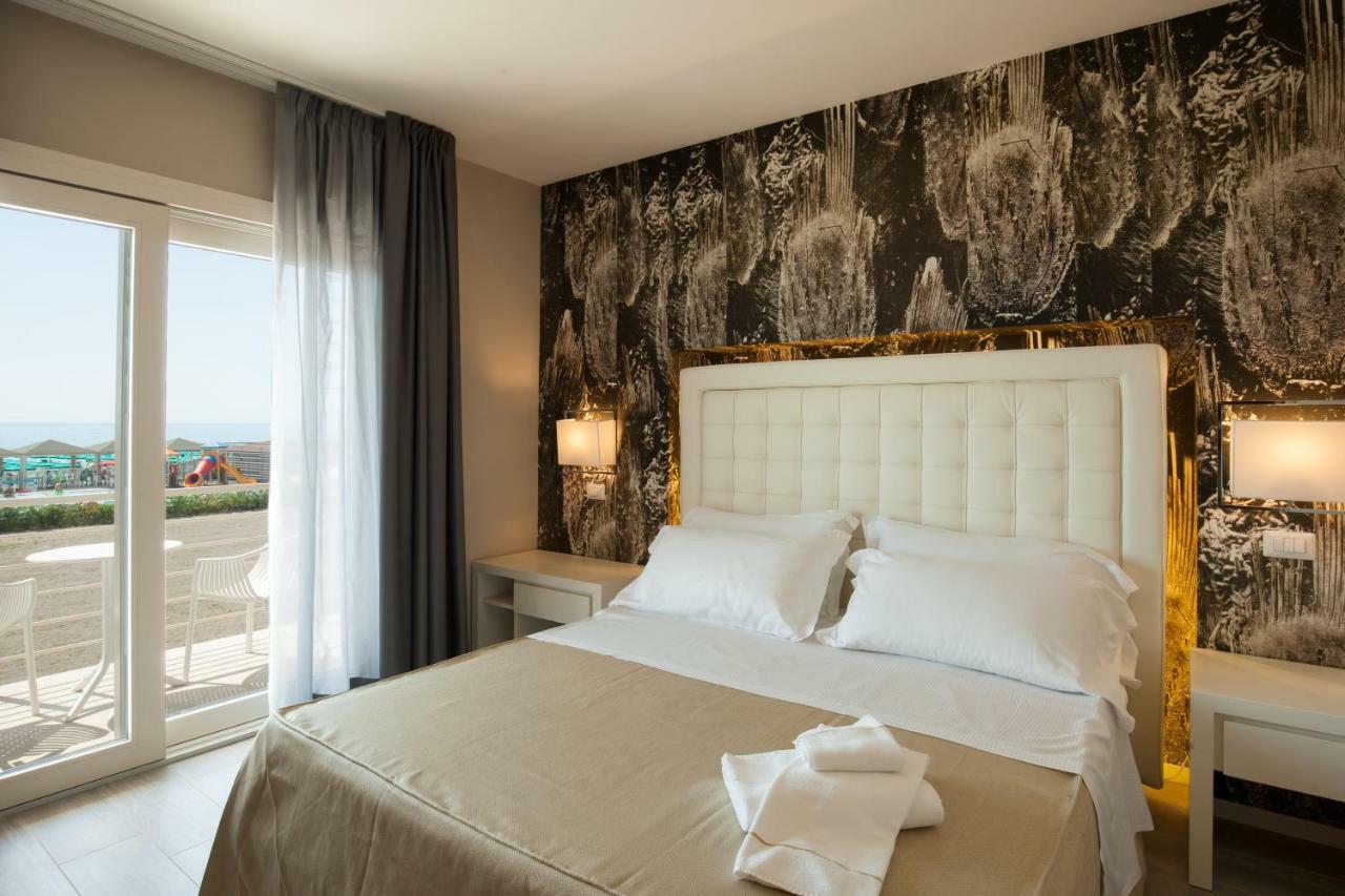 Hotel Boutique Carolina マリーナ・ディ・カスタニェート・カルドゥッチ エクステリア 写真