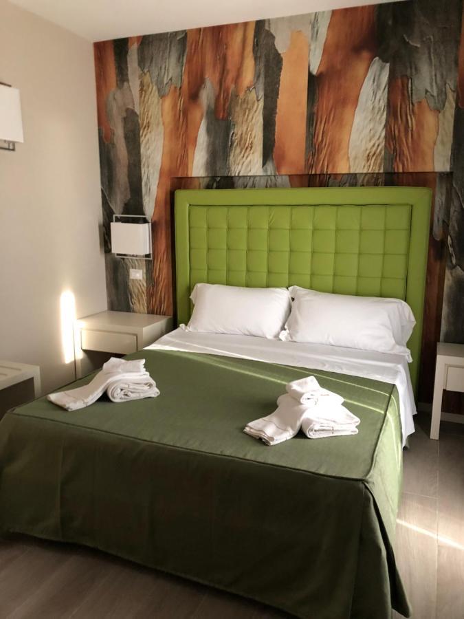 Hotel Boutique Carolina マリーナ・ディ・カスタニェート・カルドゥッチ エクステリア 写真
